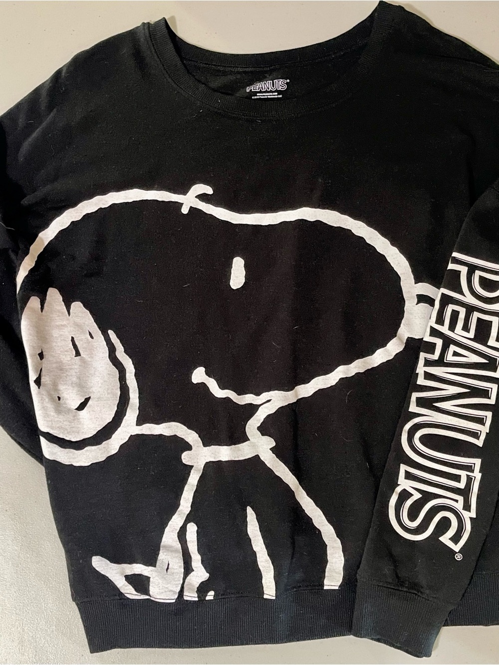Long sleeved black Snoopy lightweight sweatshirt with Snoopy size XXL
